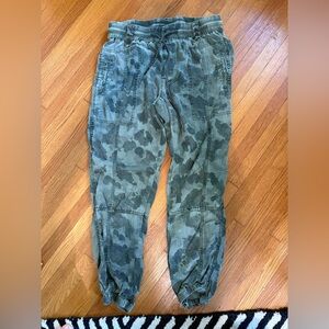 Anthropologie Camo Leda Utility Pants Size Small
